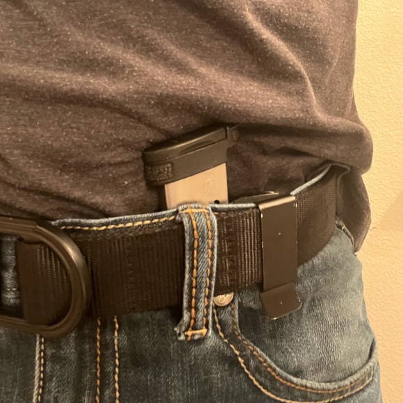 Kydex magazine pouch for 9mm Smith and Wesson Shield magazine - Picture 2 of 4